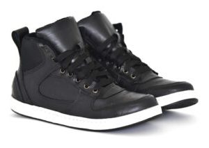 Tenis Trapezoide hechos con piel de neumático reciclado y suela de caucho recuperado