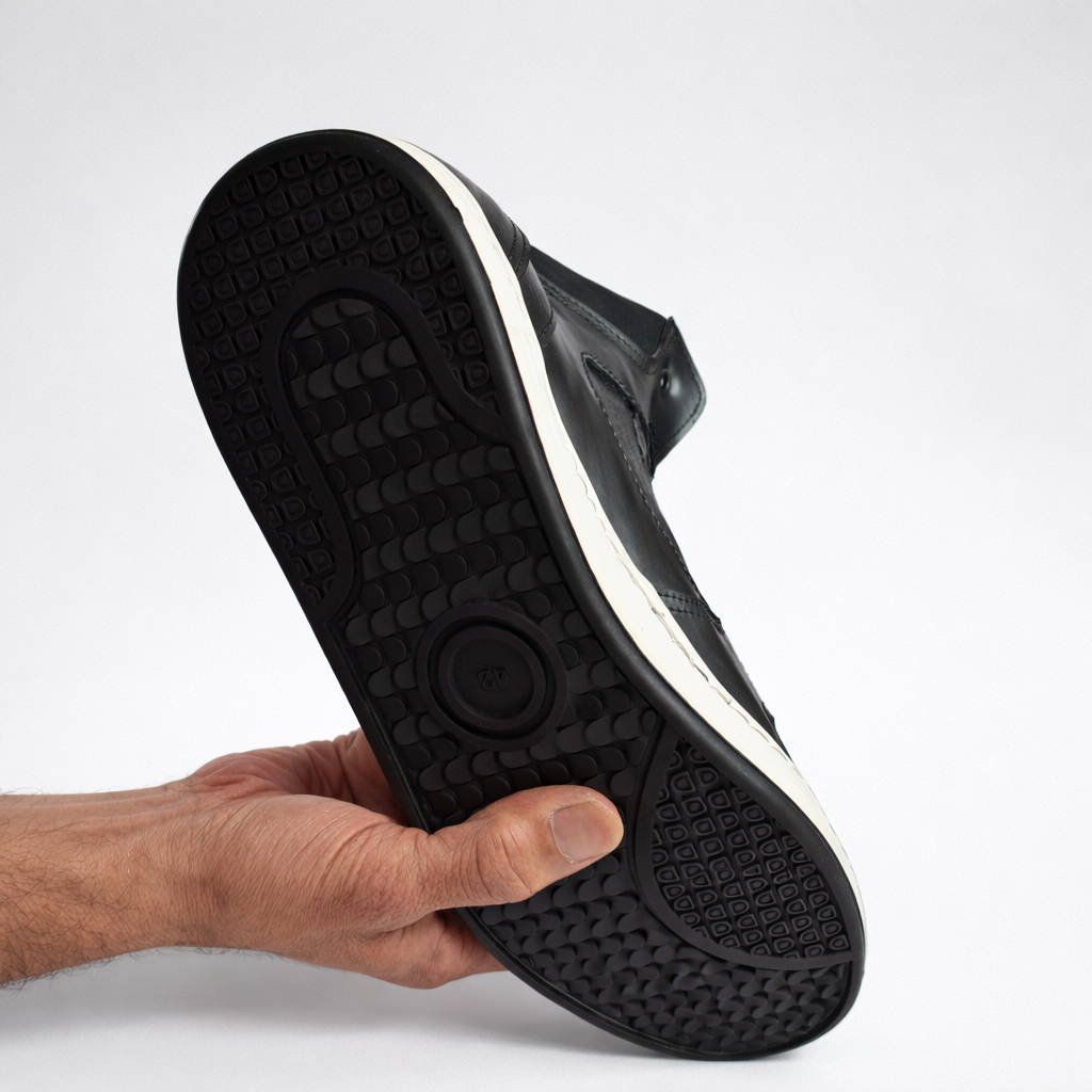 Suela del sneaker urbano alto Brea de Revolución Urbana elaborada en molido de llanta.