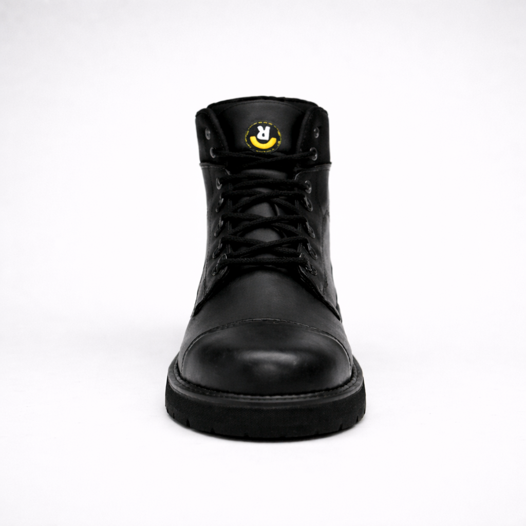 Bota urbana Lastre de Revolución Urbana elaborada con neumático reciclado, vista frontal.